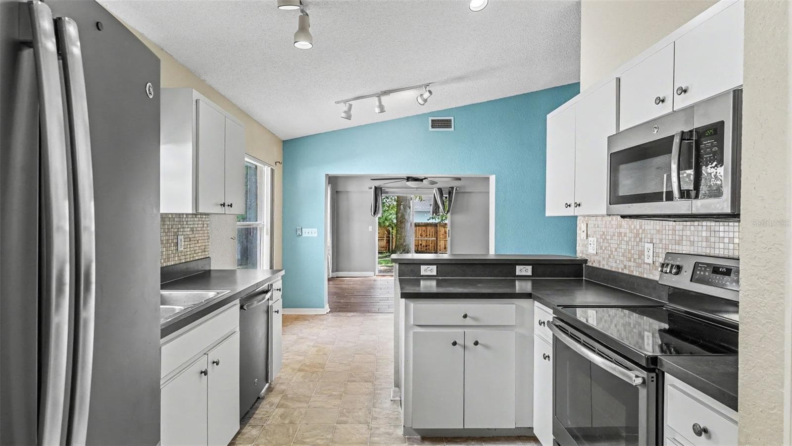 Single Family Residence at 1793 GREY FOX DR, LAKELAND, photo 10 of 39