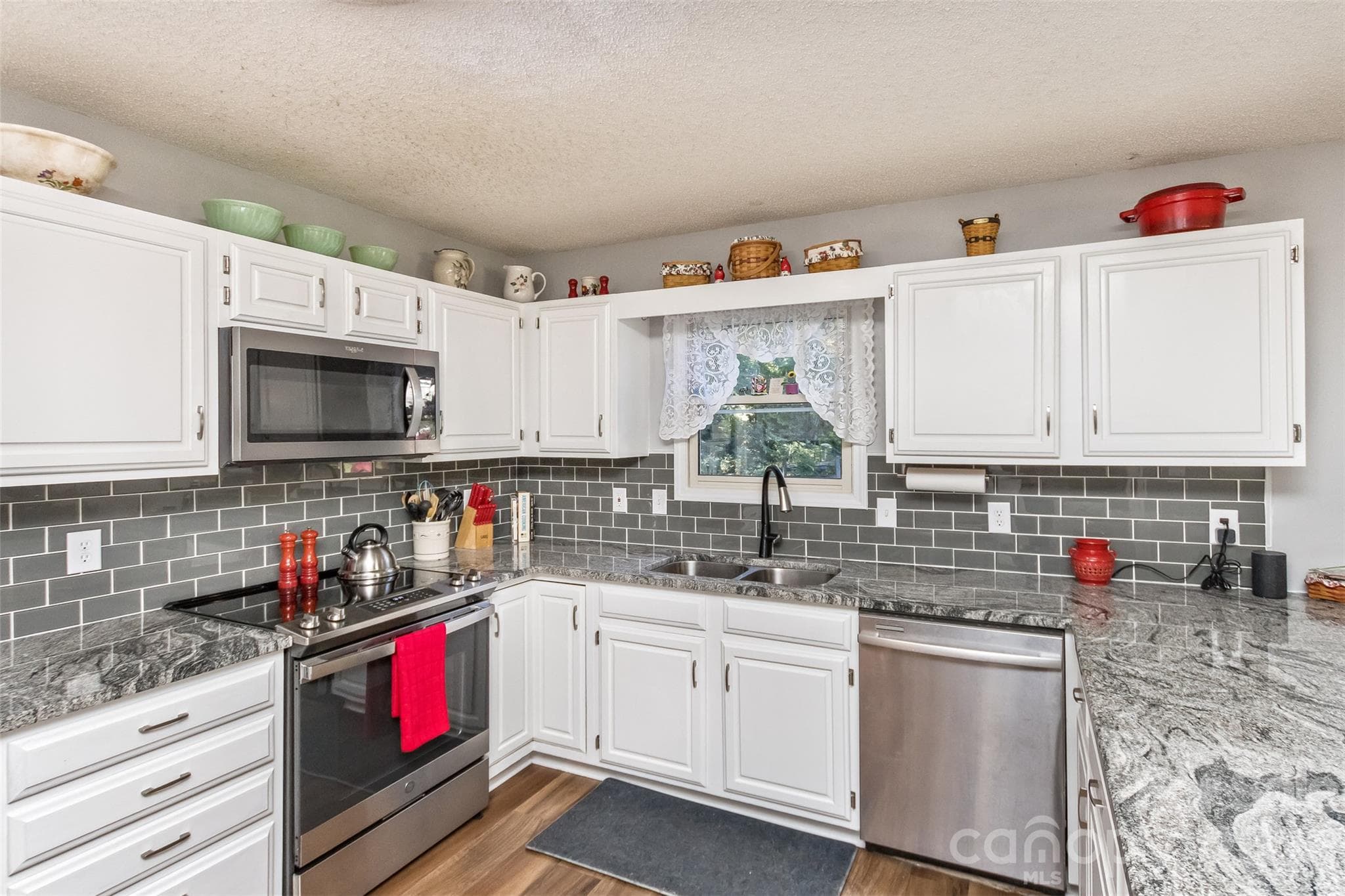 Kitchen - 2911 Middleton Place, Hendersonville