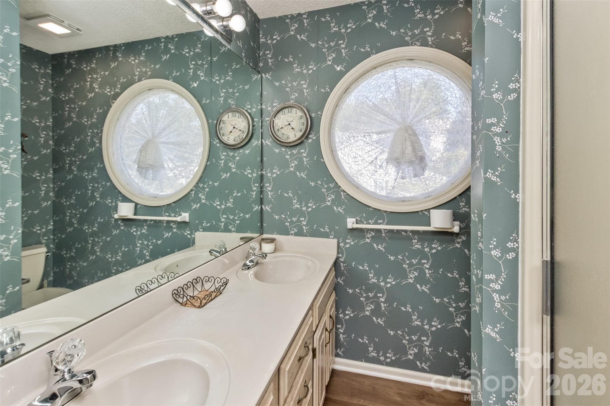 Guest Bathroom - 2911 Middleton Place, Hendersonville