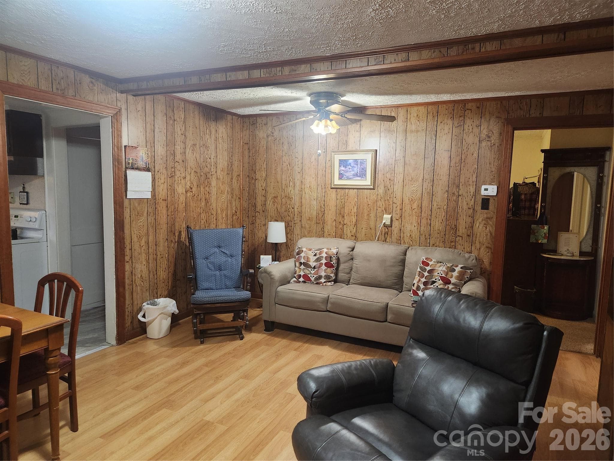 Den - 1327 21st Street Street NE, Hickory