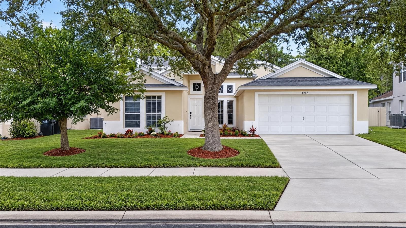 Single Family Residence at 507 CANARY ISLAND CT, ORLANDO, photo 2 of 42