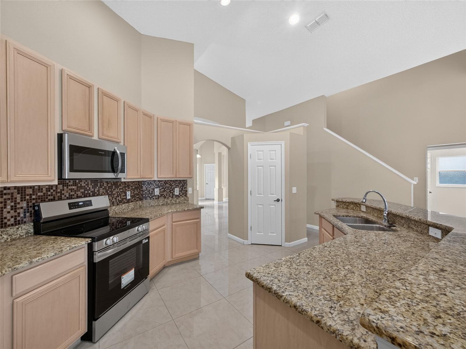Single Family Residence at 507 CANARY ISLAND CT, ORLANDO, photo 15 of 42