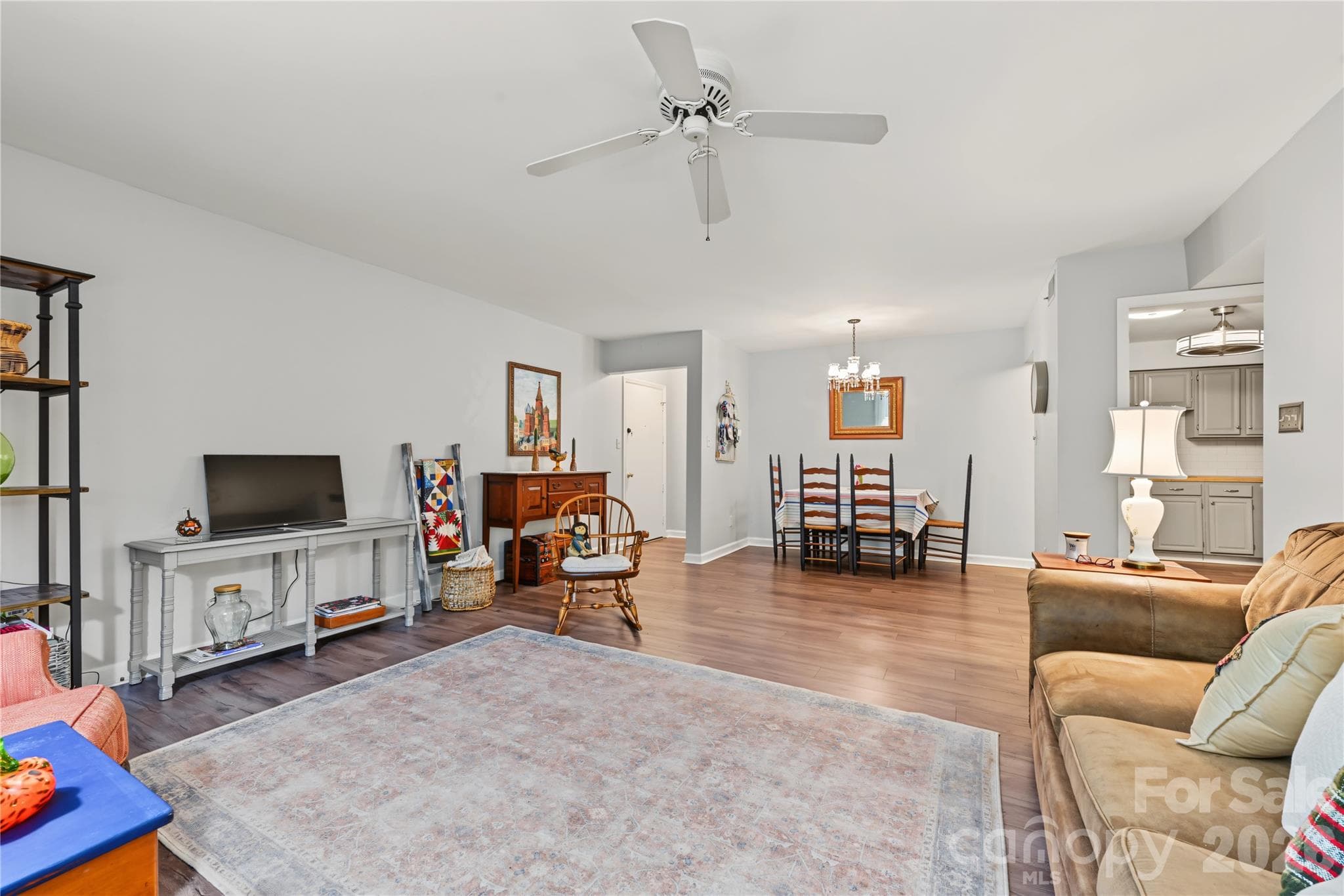 Condominium at 8303 Meadow Lakes Drive, Charlotte, photo 5 of 26