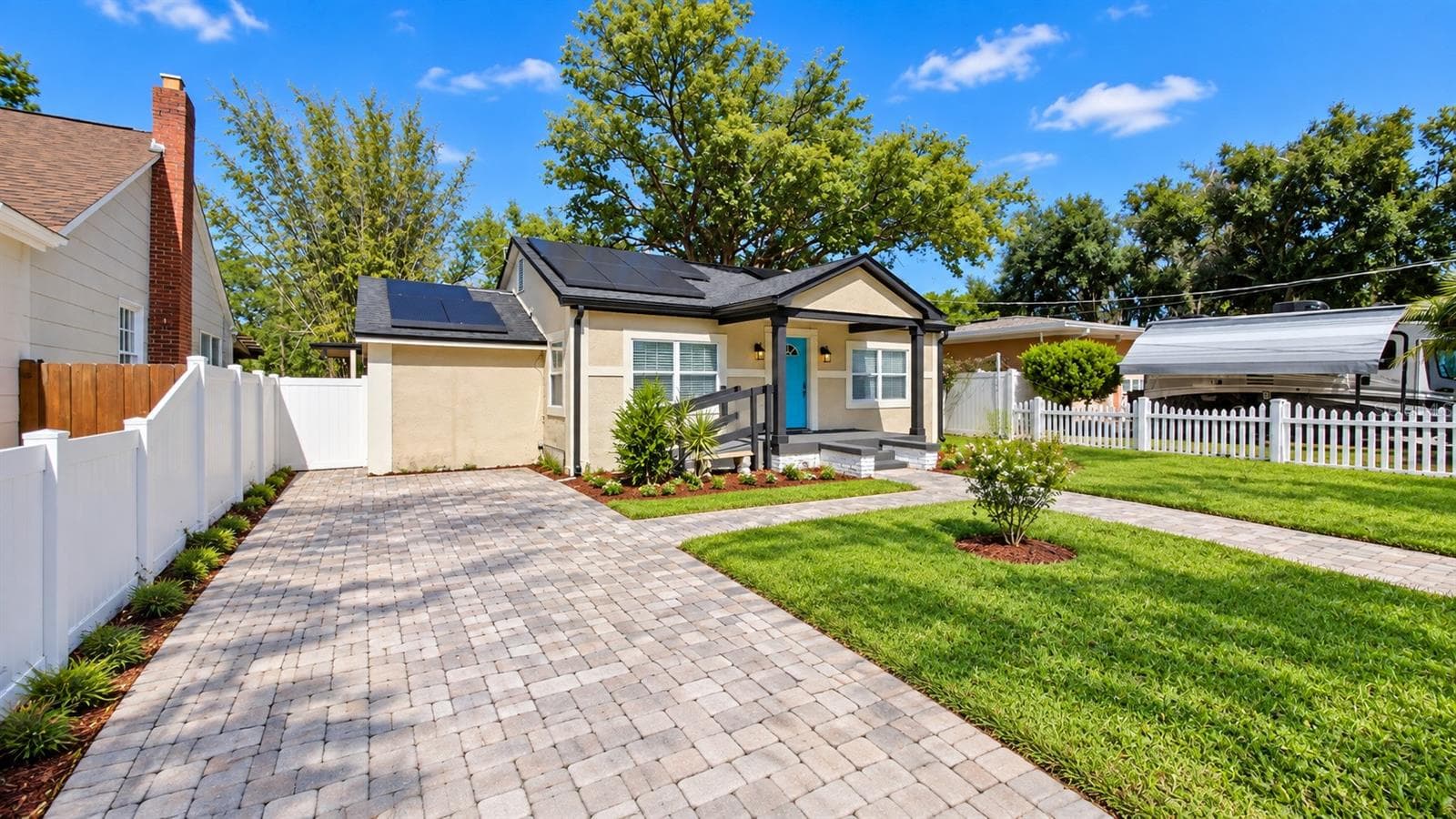 Front- Left View - 936 E SHADOWLAWN AVE, TAMPA