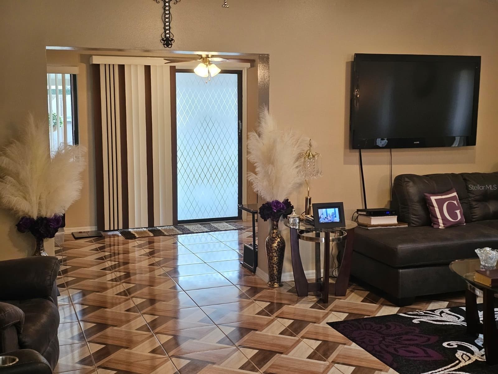 living room leading out to the bonus room or Florida room - 5036 SE 107TH PL, BELLEVIEW