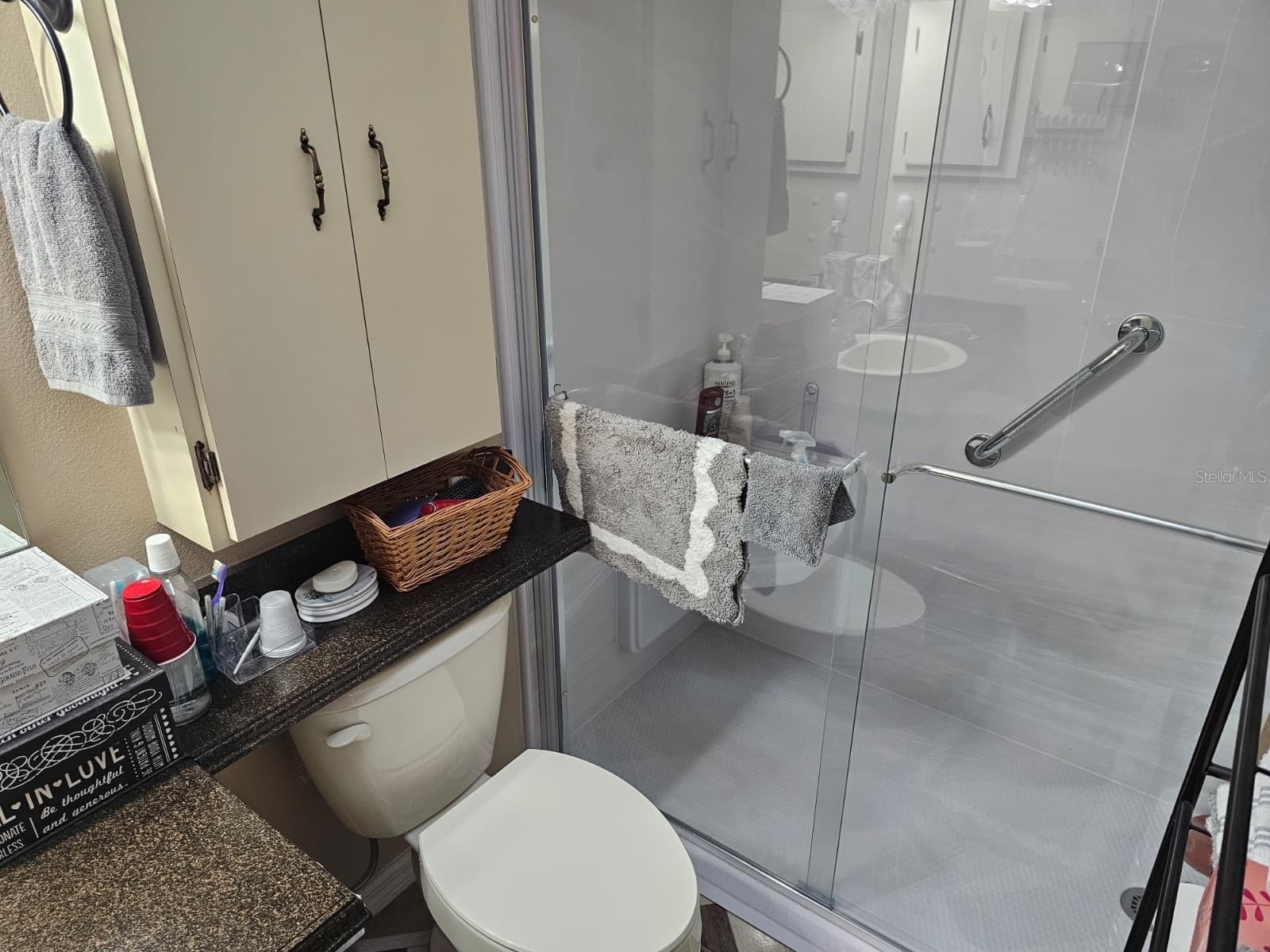 Primary bathroom with walk in shower - 5036 SE 107TH PL, BELLEVIEW