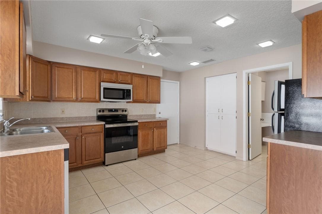 Single Family Residence at 40 S Masters DR, HOMOSASSA FL 34446, photo 13 of 55