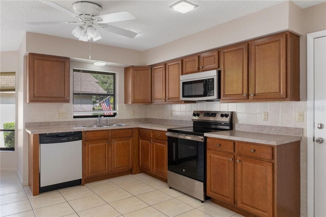 Single Family Residence at 40 S Masters DR, HOMOSASSA FL 34446, photo 14 of 55