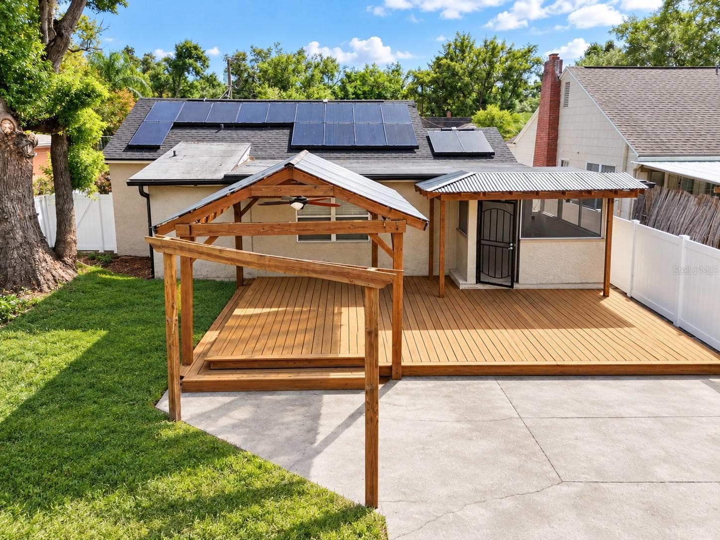 Single Family Residence at 936 E SHADOWLAWN AVE, TAMPA, photo 27 of 29
