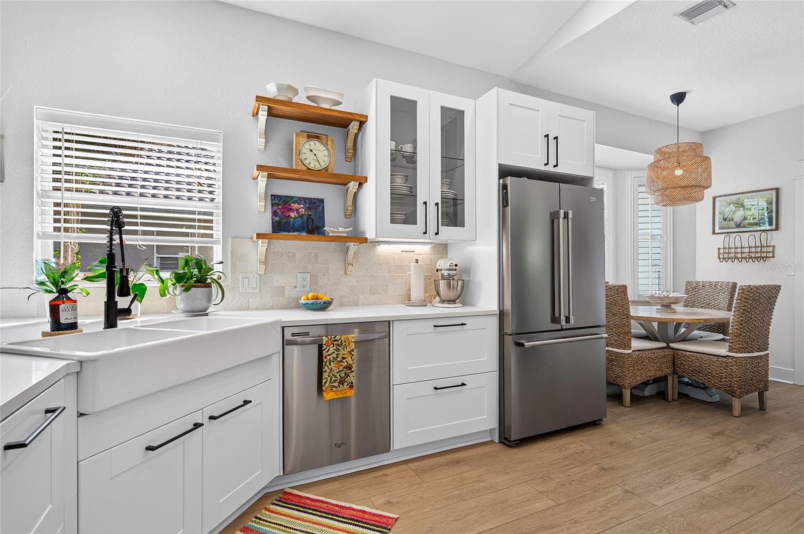 Kitchen and eat-in view - 836 CONNEMARA CIR, VENICE