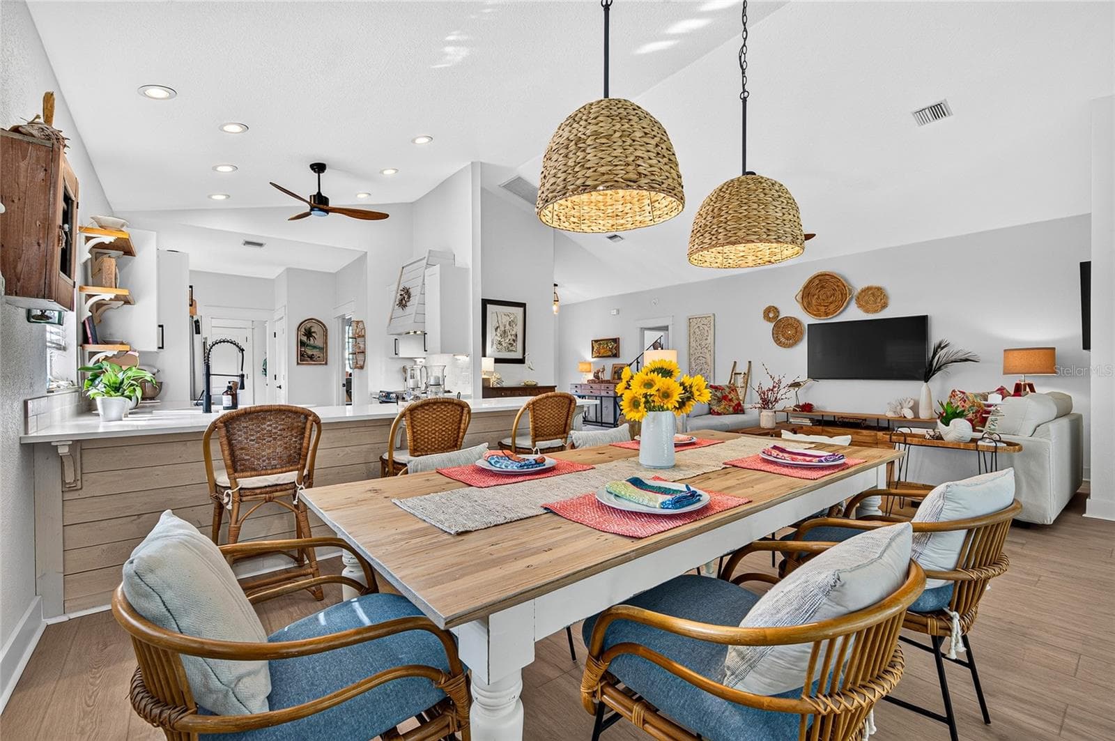 Dining, great room - 836 CONNEMARA CIR, VENICE