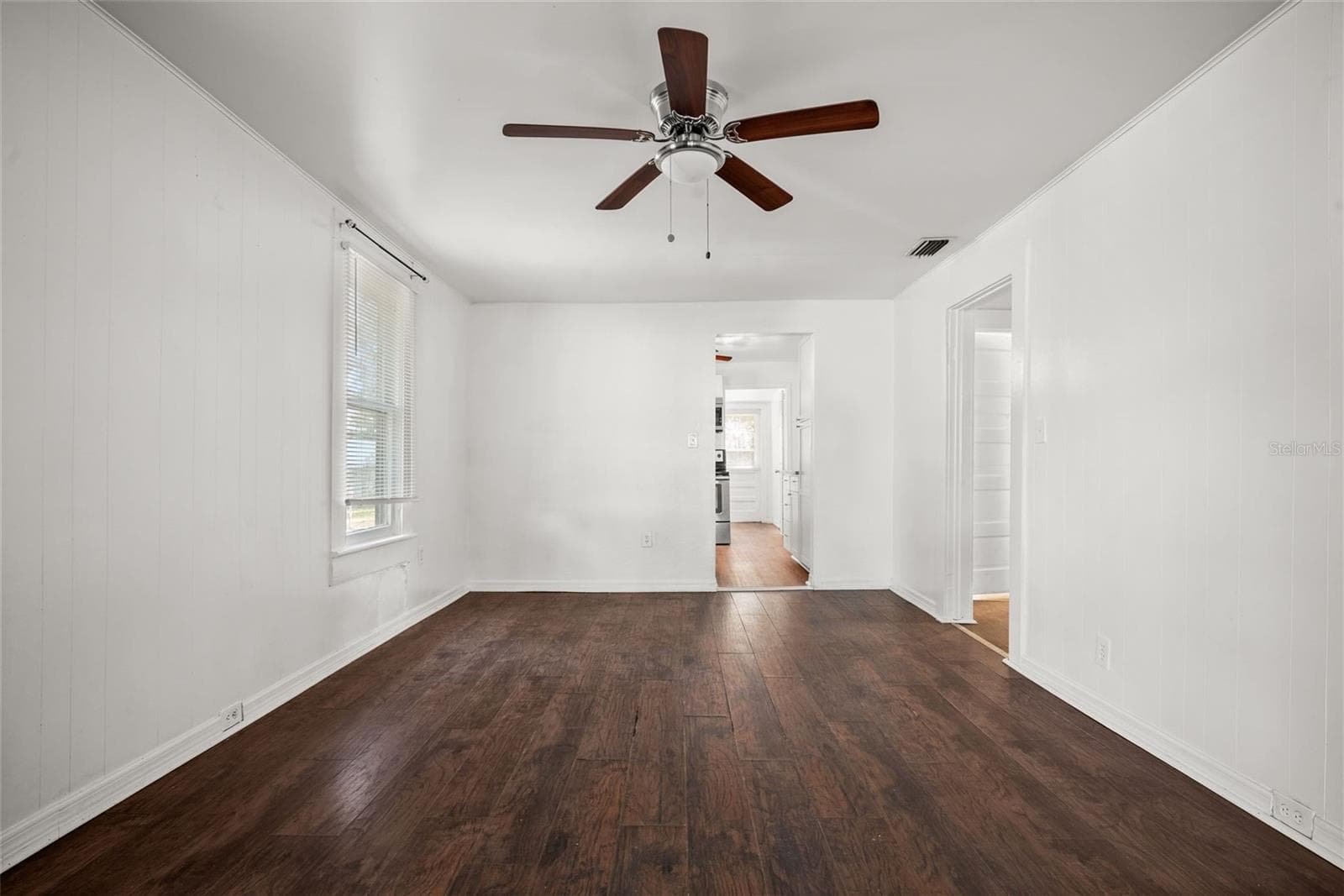 Single Family Residence at 211 E CLUSTER AVE, TAMPA, photo 5 of 19