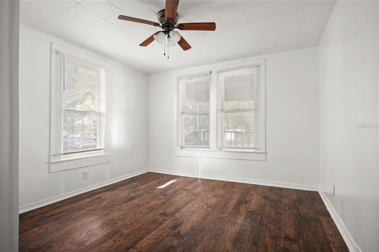 Single Family Residence at 211 E CLUSTER AVE, TAMPA, photo 9 of 19