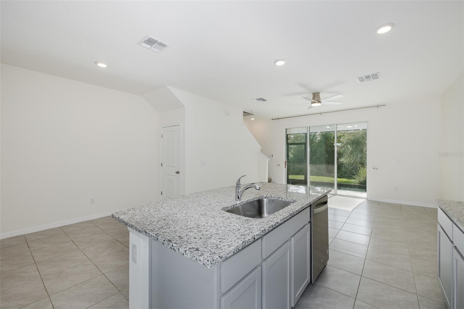 Watch your favorite show while you're cooking - 11166 CRESCENT DEER DR, LAND O LAKES