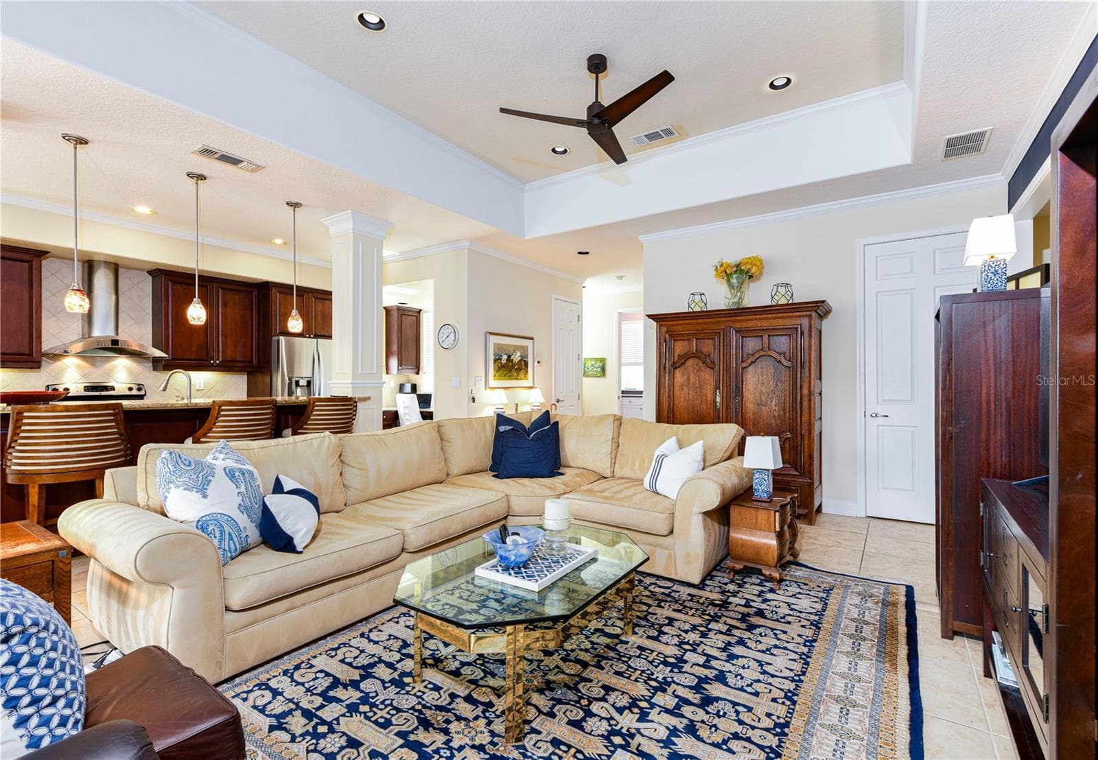 Living room, breakfast bar to the left with open kitchen. - 8049 TYBEE CT #8049, UNIVERSITY PARK
