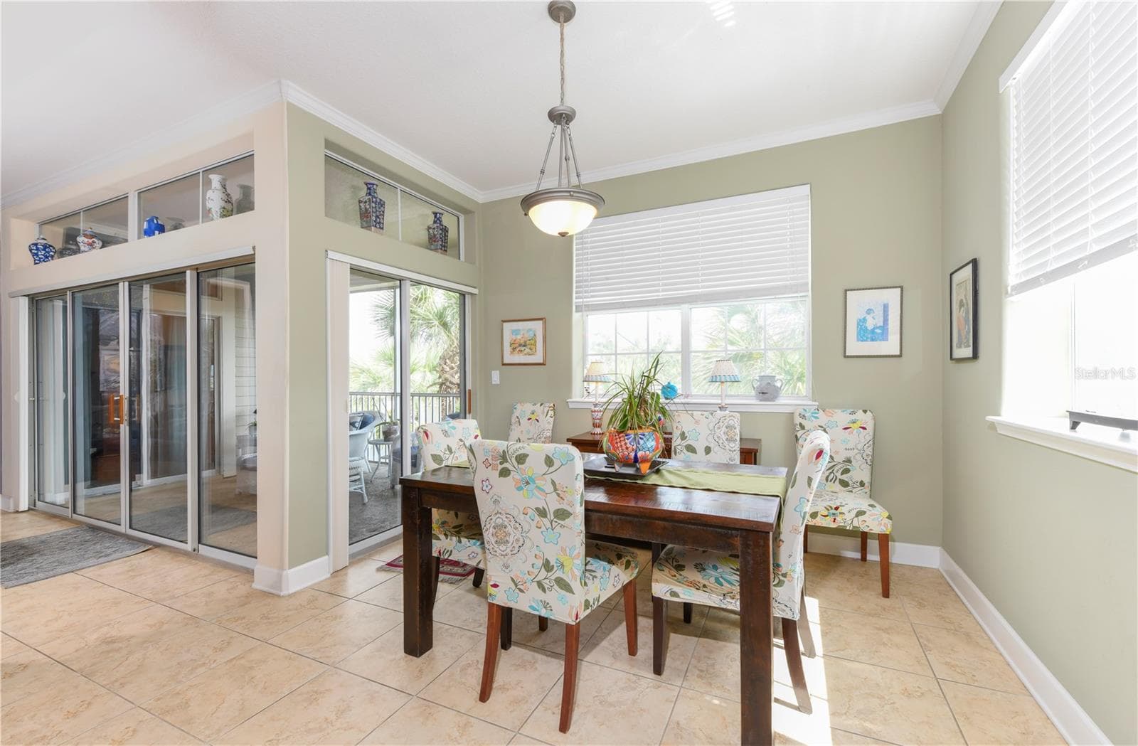 Dining area adjacent to the kitchen, living and covered lanai. - 8049 TYBEE CT #8049, UNIVERSITY PARK