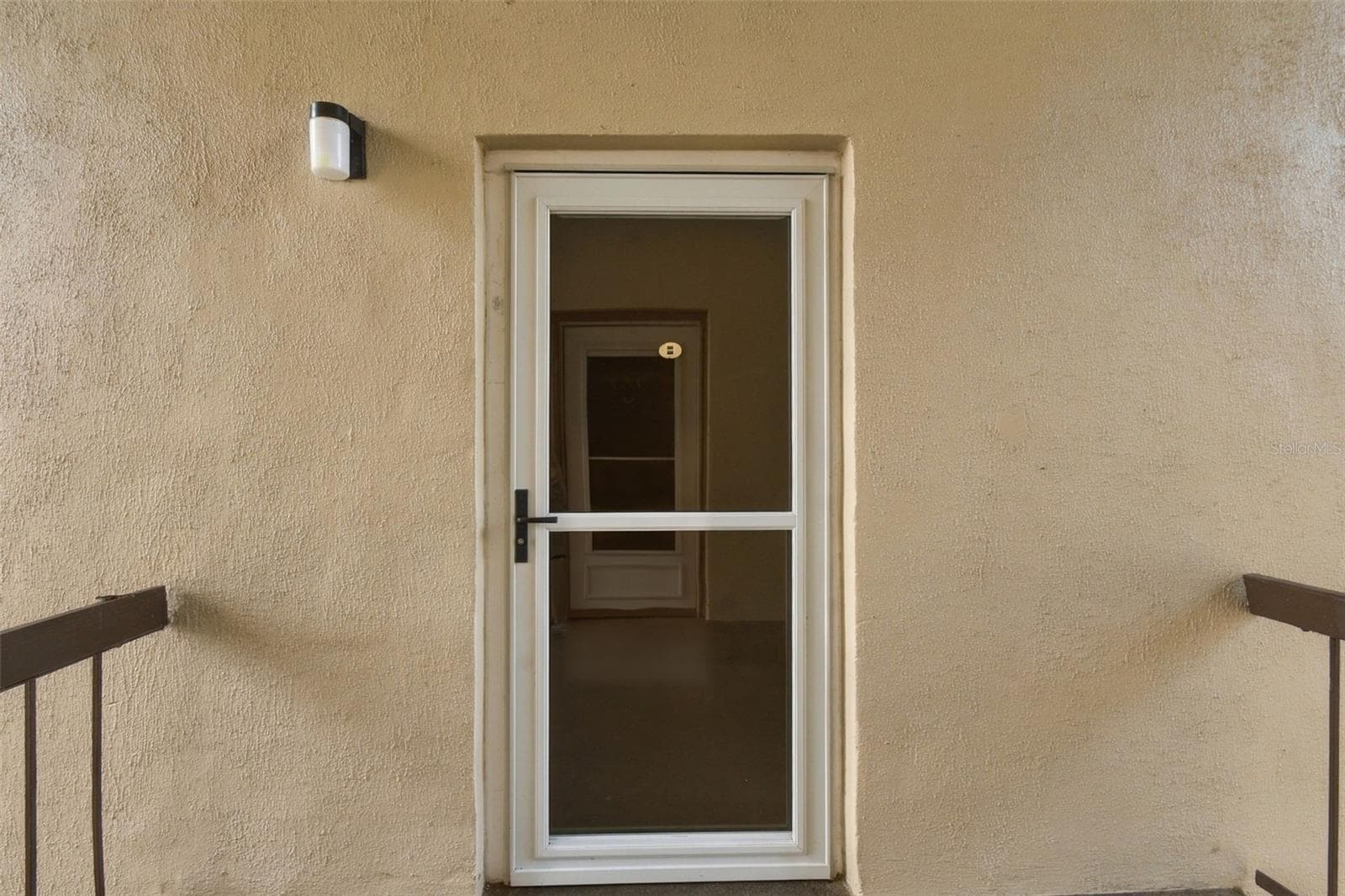 Storm door where top or bottom open with screen - 610 ORANGE DR #188, ALTAMONTE SPRINGS