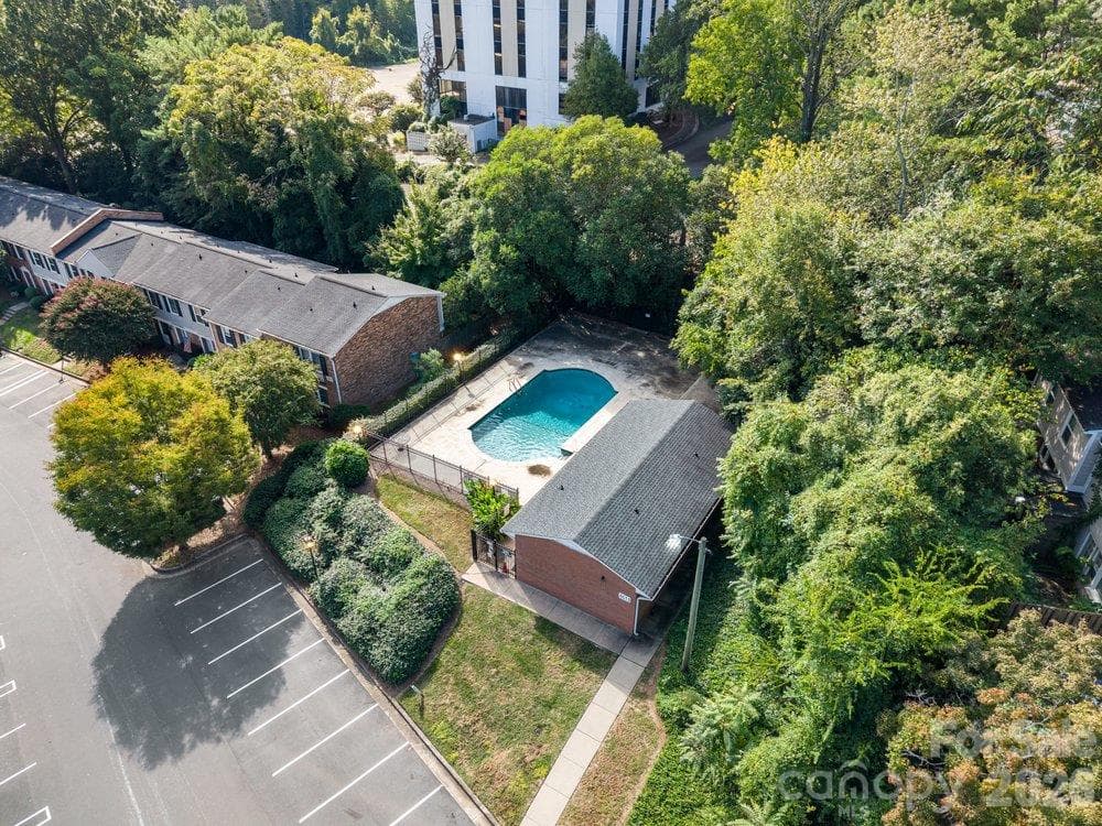 Condominium at 4607 Hedgemore Drive, Charlotte, photo 16 of 20