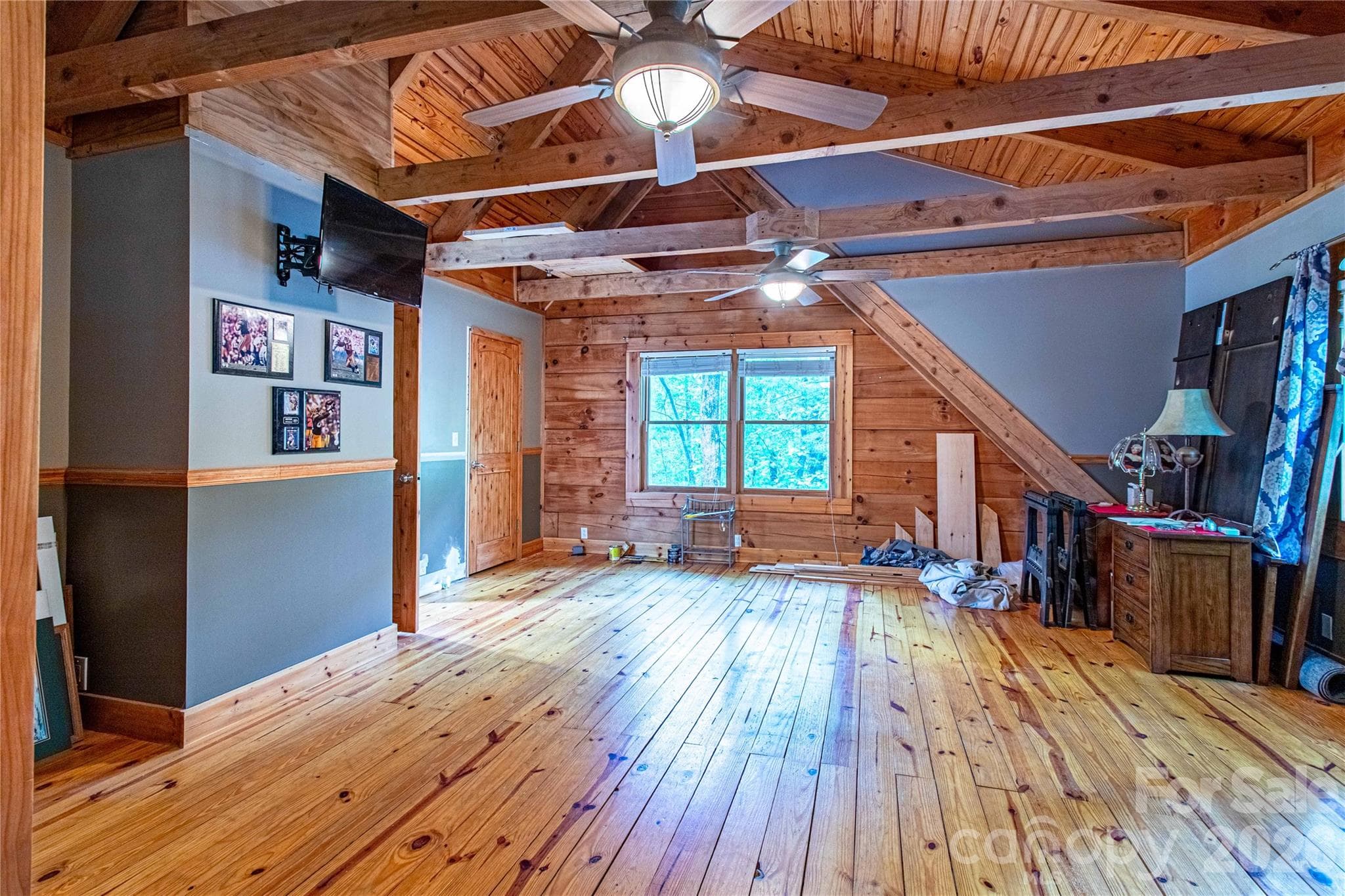Single Family Residence at 153 Montgomery Place Lane, Zirconia, photo 12 of 40