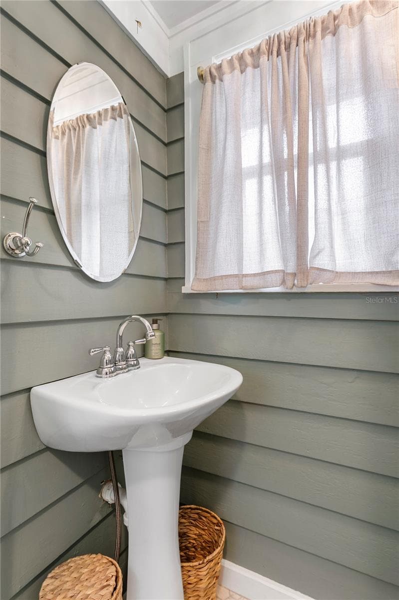 half bath - 310 26TH AVE N, ST PETERSBURG
