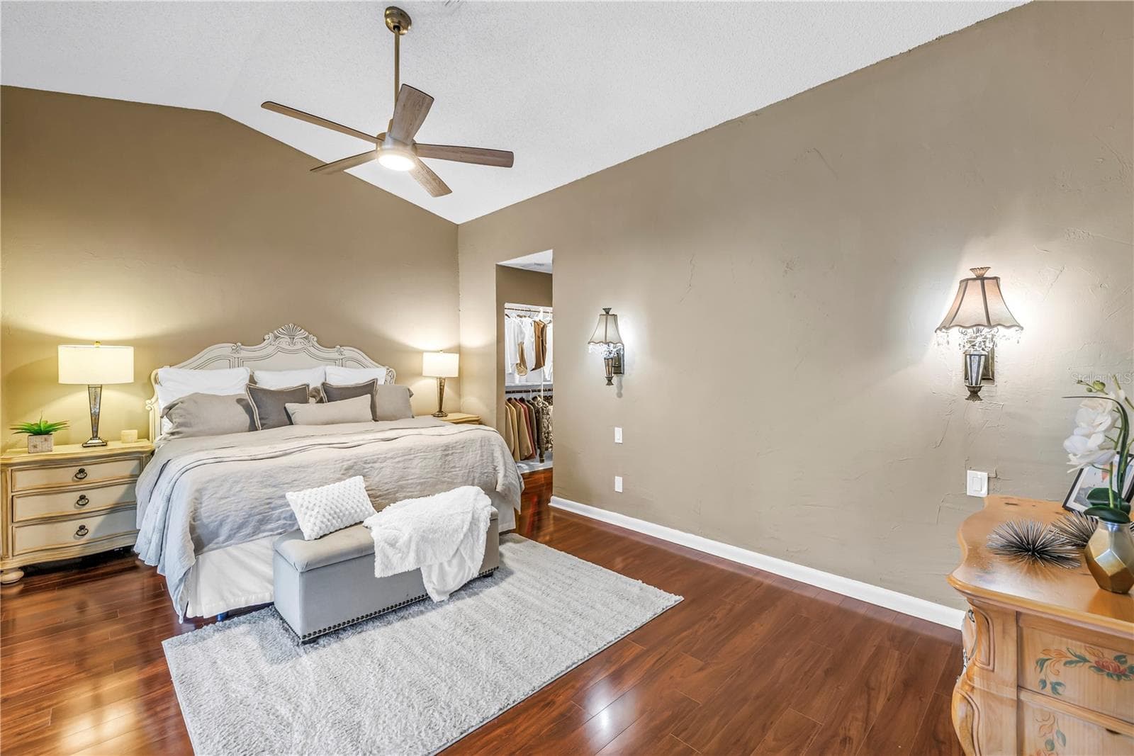 Vaulted ceiling in the Primary, newly replaced ceiling fan, and fully painted. - 990 SAN CARLOS CT NE, ST PETERSBURG