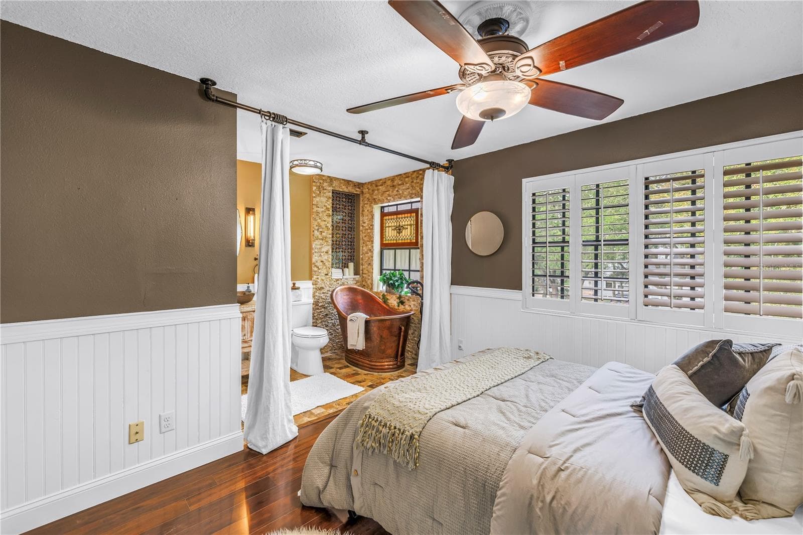Upstairs Bedroom 2 with fresh paint and fancy fixtures for the soaking tub - 990 SAN CARLOS CT NE, ST PETERSBURG