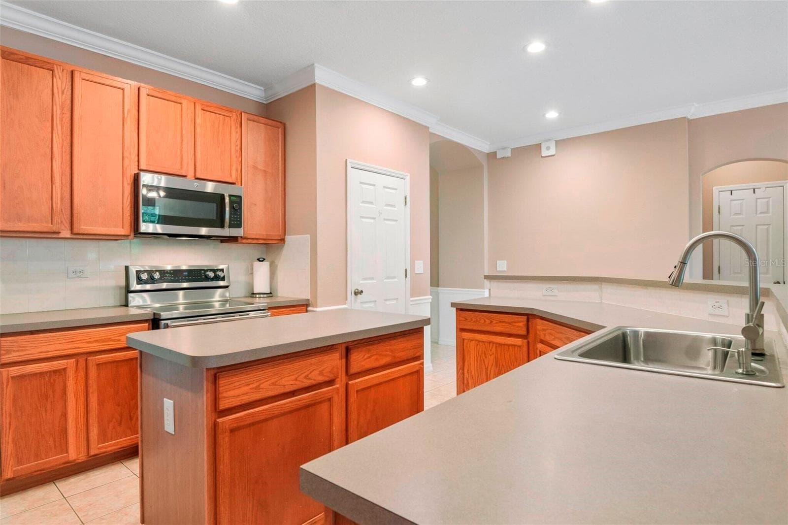 Single Family Residence at 1535 ROLLING MEADOW DR, VALRICO, photo 9 of 30