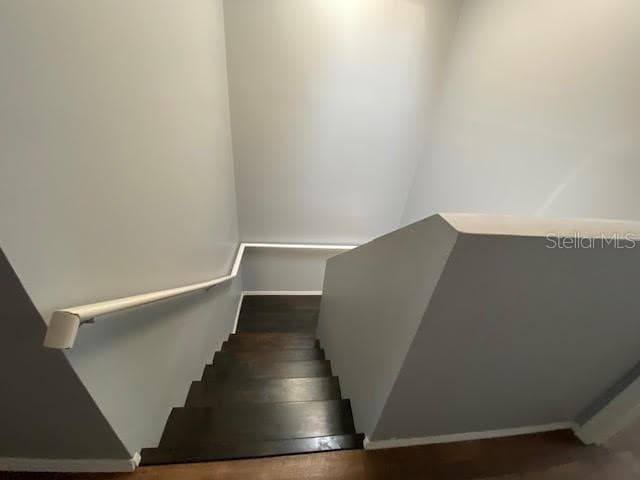 Stairway. - 82 LAKEPOINTE CIR #82, KISSIMMEE