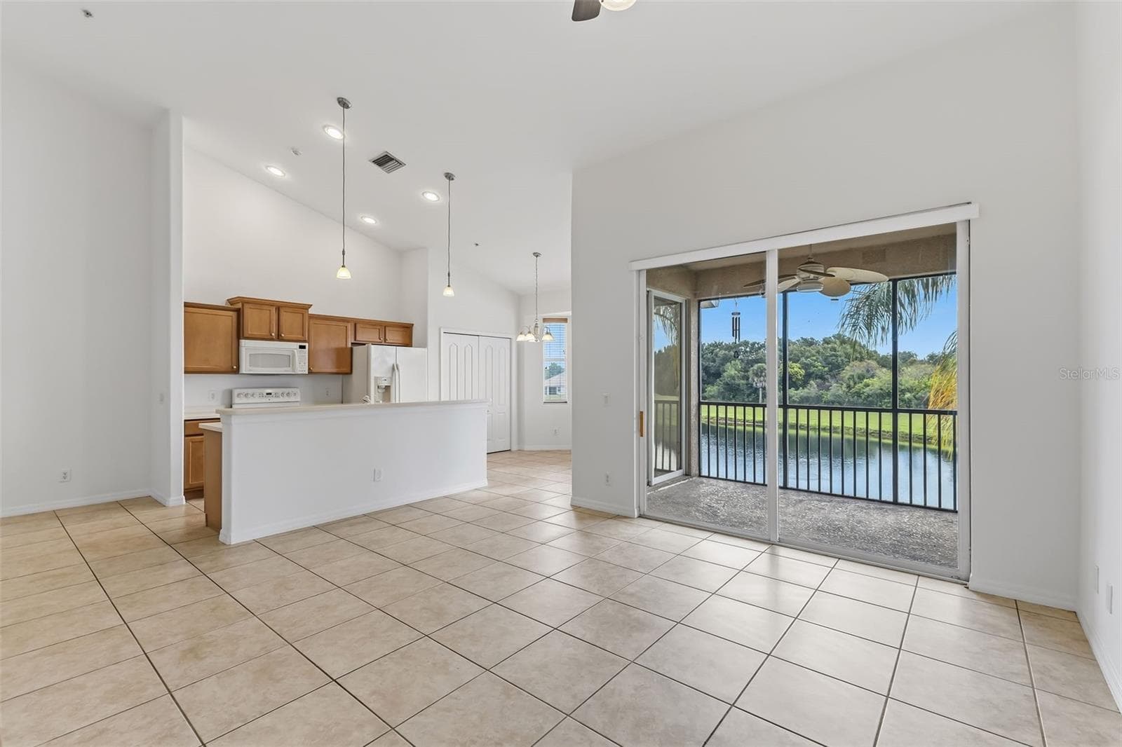 Condominium at 1003 FAIRWAYCOVE LN #207, BRADENTON, photo 32 of 45