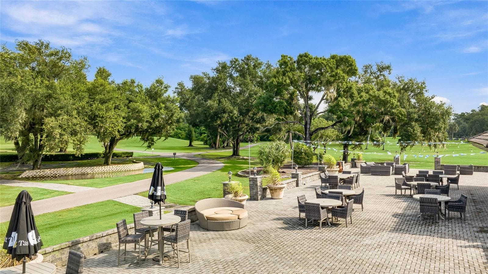 Patio seating for dining al fresco! - 3306 LITTLE COUNTRY RD, PARRISH