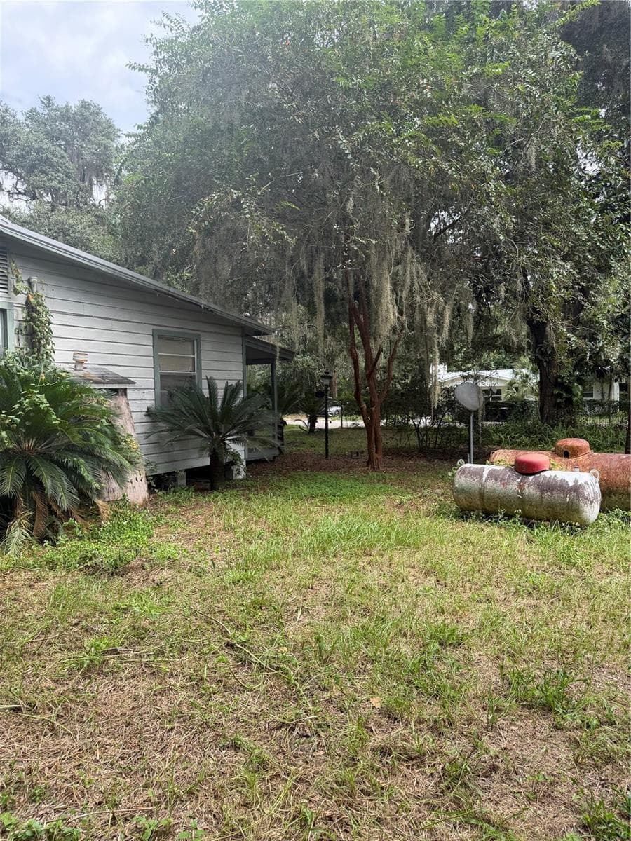 side yard - 1826 SE 47TH TER, GAINESVILLE