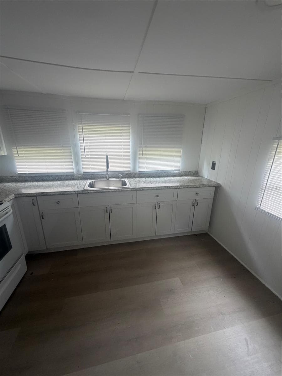 Mobile Home at 204 JOHNTRY RD, HAWTHORNE, photo 9 of 17