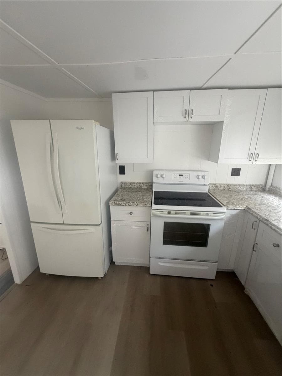 Mobile Home at 204 JOHNTRY RD, HAWTHORNE, photo 10 of 17