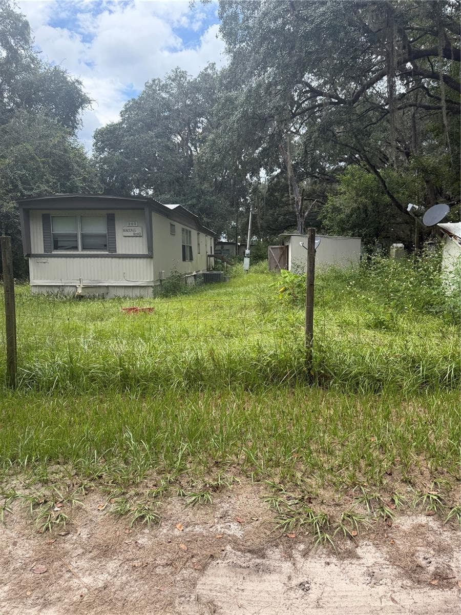 Mobile Home at 205 LITTLE STAR RD, HAWTHORNE, photo 2 of 5