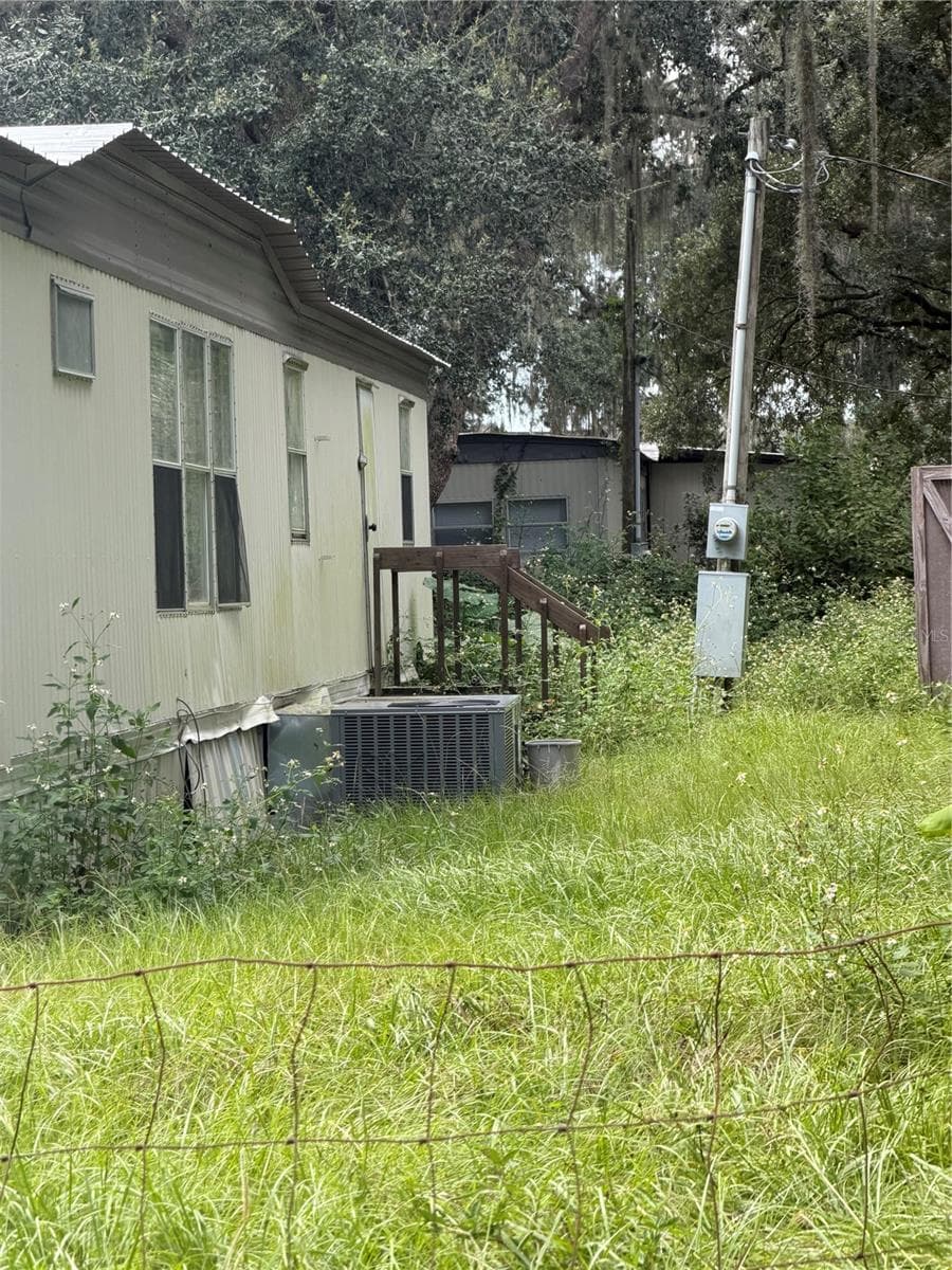 Mobile Home at 205 LITTLE STAR RD, HAWTHORNE, photo 3 of 5