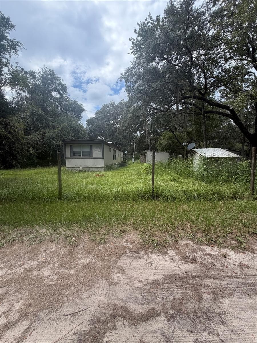 Mobile Home at 205 LITTLE STAR RD, HAWTHORNE, photo 4 of 5