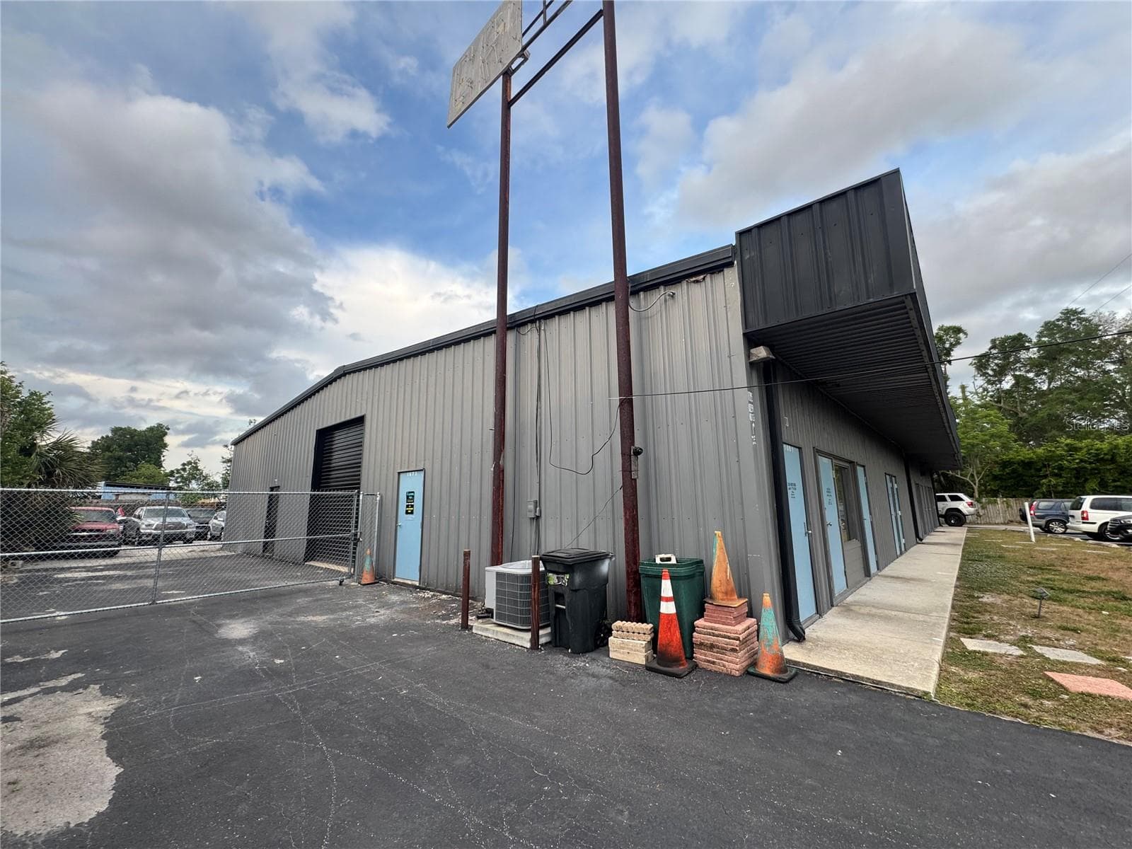 R side view - 541 N US HIGHWAY 17 92, LONGWOOD