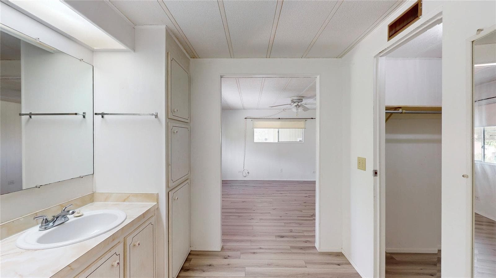 Manufactured Home at 717 SURREY PL, LEESBURG, photo 16 of 32