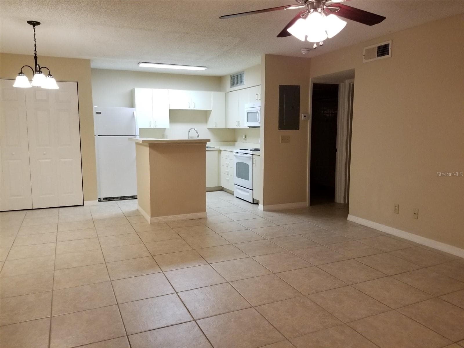 Condominium at 420 FORESTWAY CIR #207, ALTAMONTE SPRINGS, photo 2 of 23