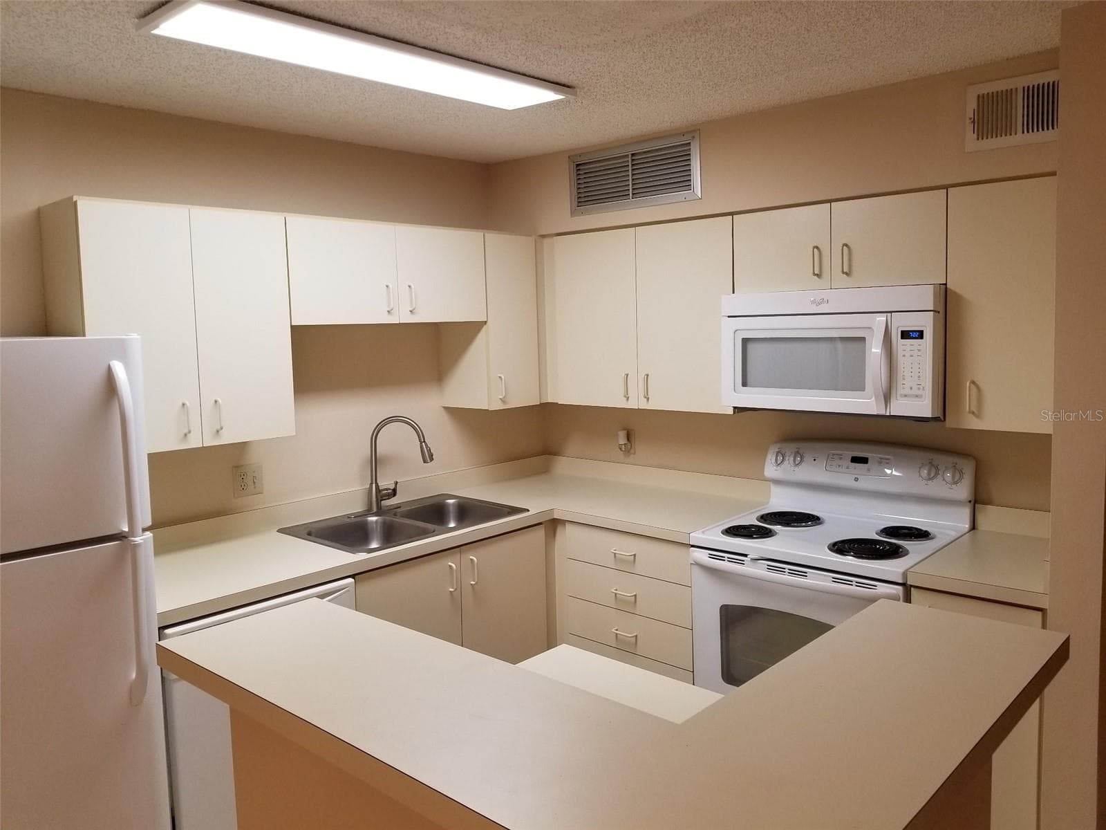 Condominium at 420 FORESTWAY CIR #207, ALTAMONTE SPRINGS, photo 3 of 23