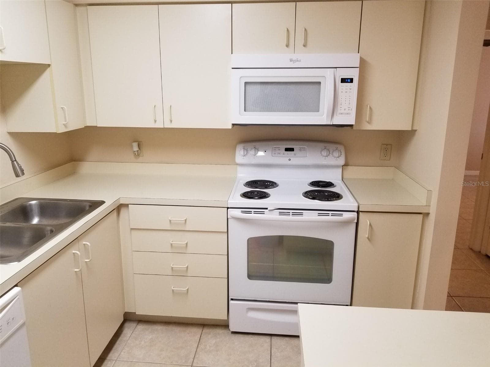 Condominium at 420 FORESTWAY CIR #207, ALTAMONTE SPRINGS, photo 4 of 23