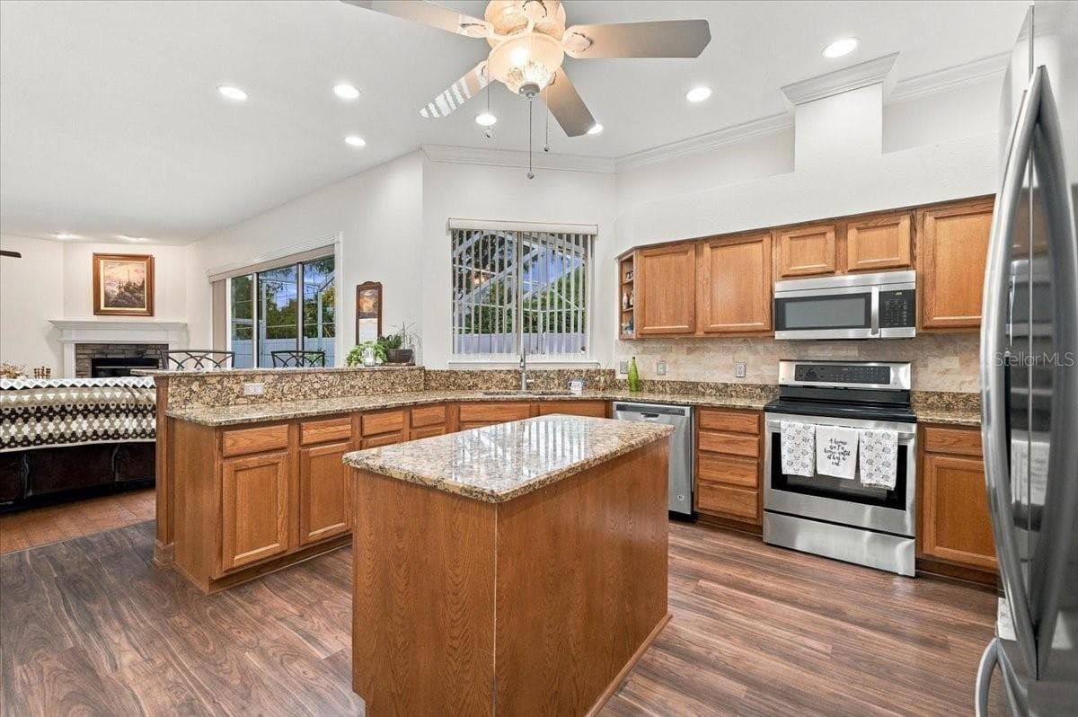 Single Family Residence at 5599 SUMMERLAND HILLS DR, LAKELAND, photo 10 of 74