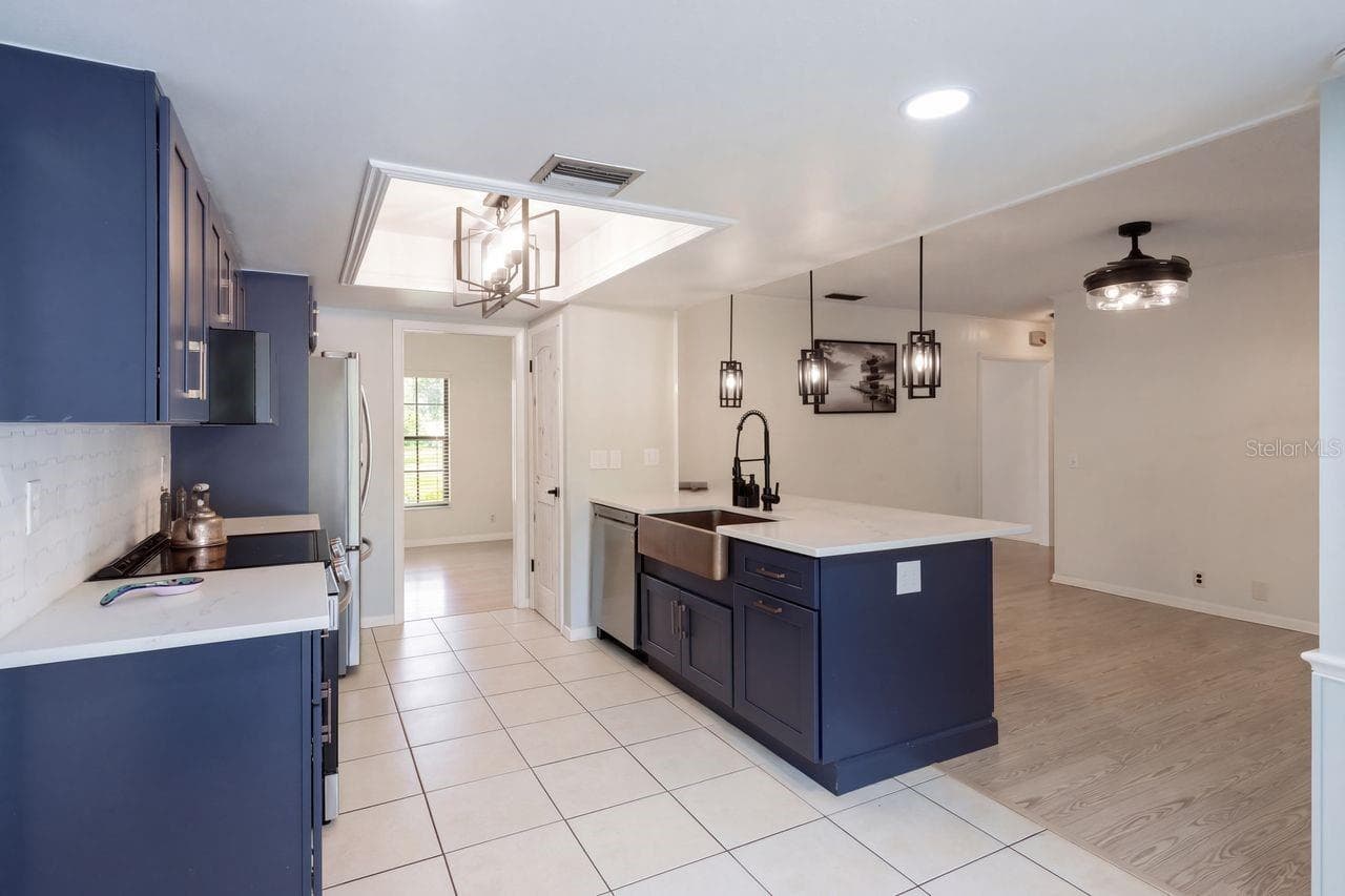 Single Family Residence at 128 LAGOON RD, WINTER HAVEN, photo 7 of 24