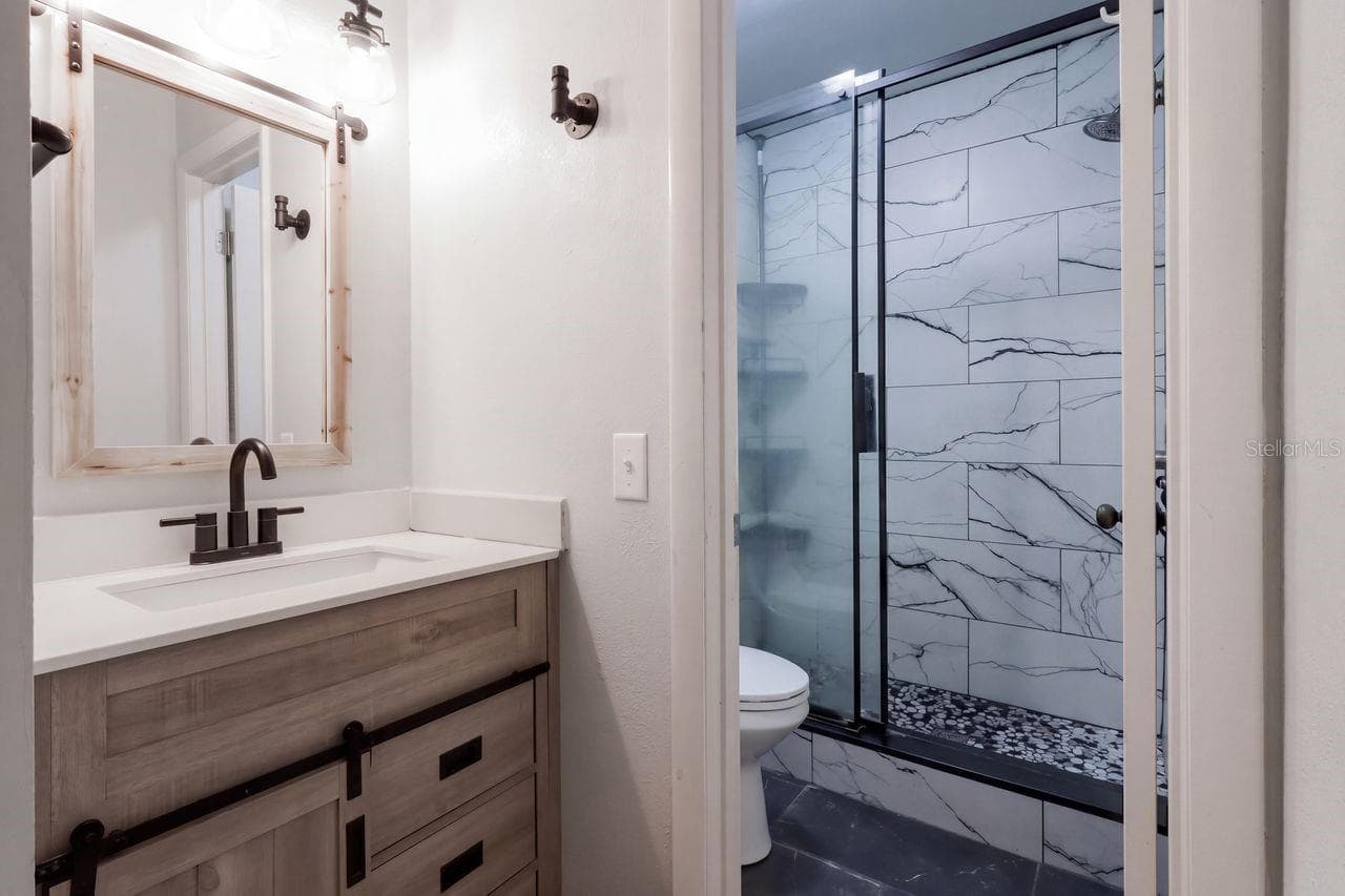 Primary bathroom - 128 LAGOON RD, WINTER HAVEN