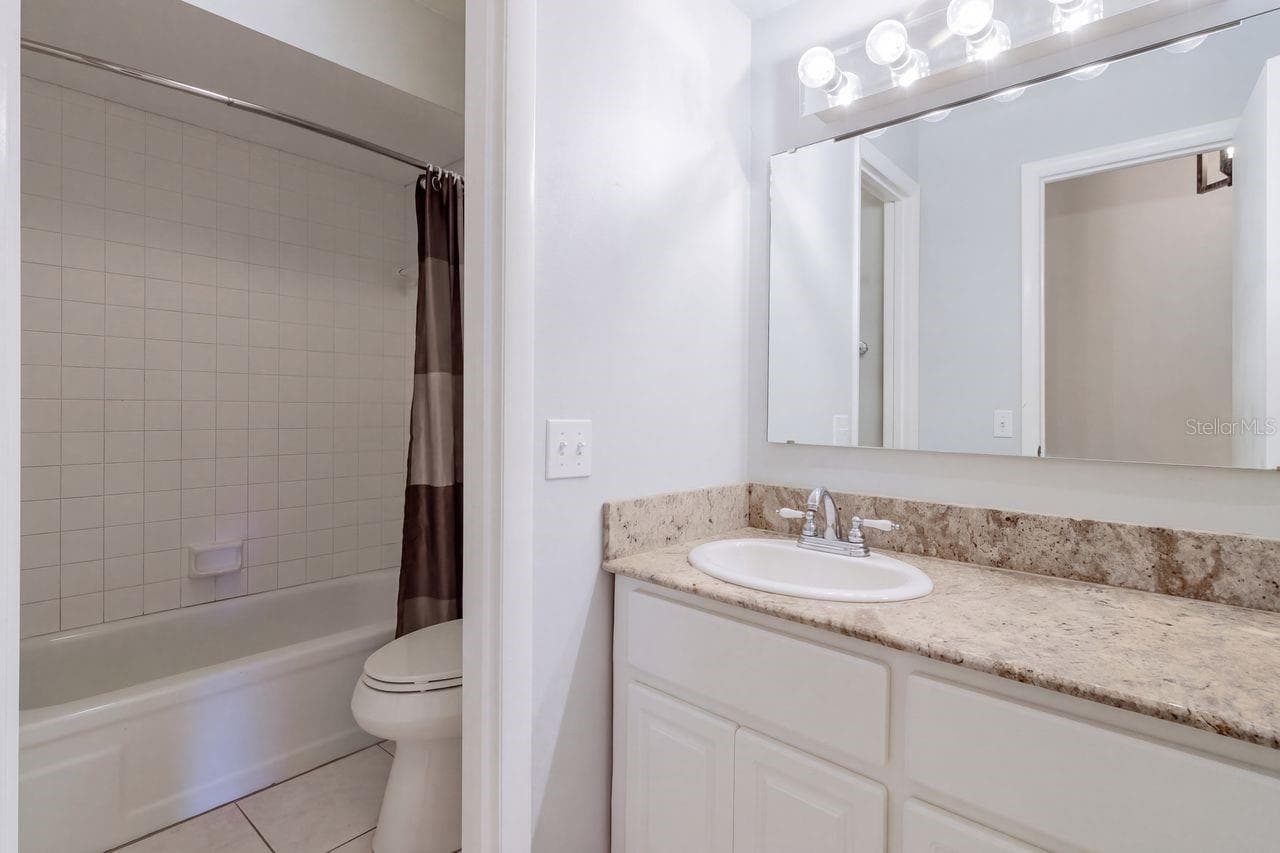 Hall bathroom - 128 LAGOON RD, WINTER HAVEN