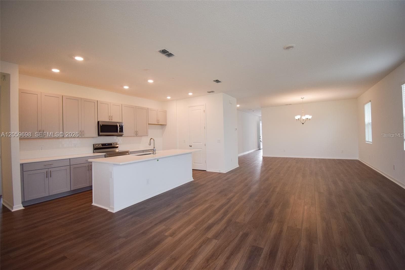 Open-Concept Living and Kitchen Area - 2370 LANCASHIRE ST, DAVENPORT