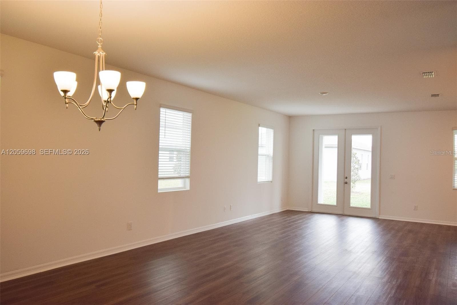 Spacious Living Area with Backyard Access - 2370 LANCASHIRE ST, DAVENPORT