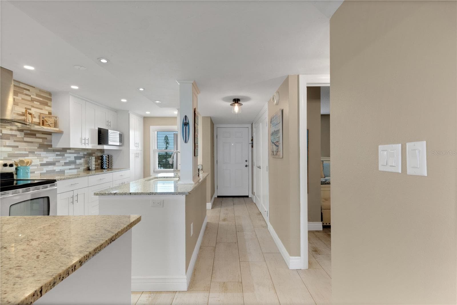 Front entry - 420 BEACH RD #507, SARASOTA