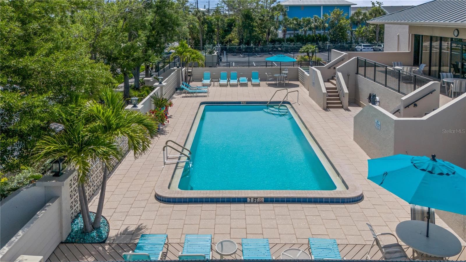 Community pool - 420 BEACH RD #507, SARASOTA