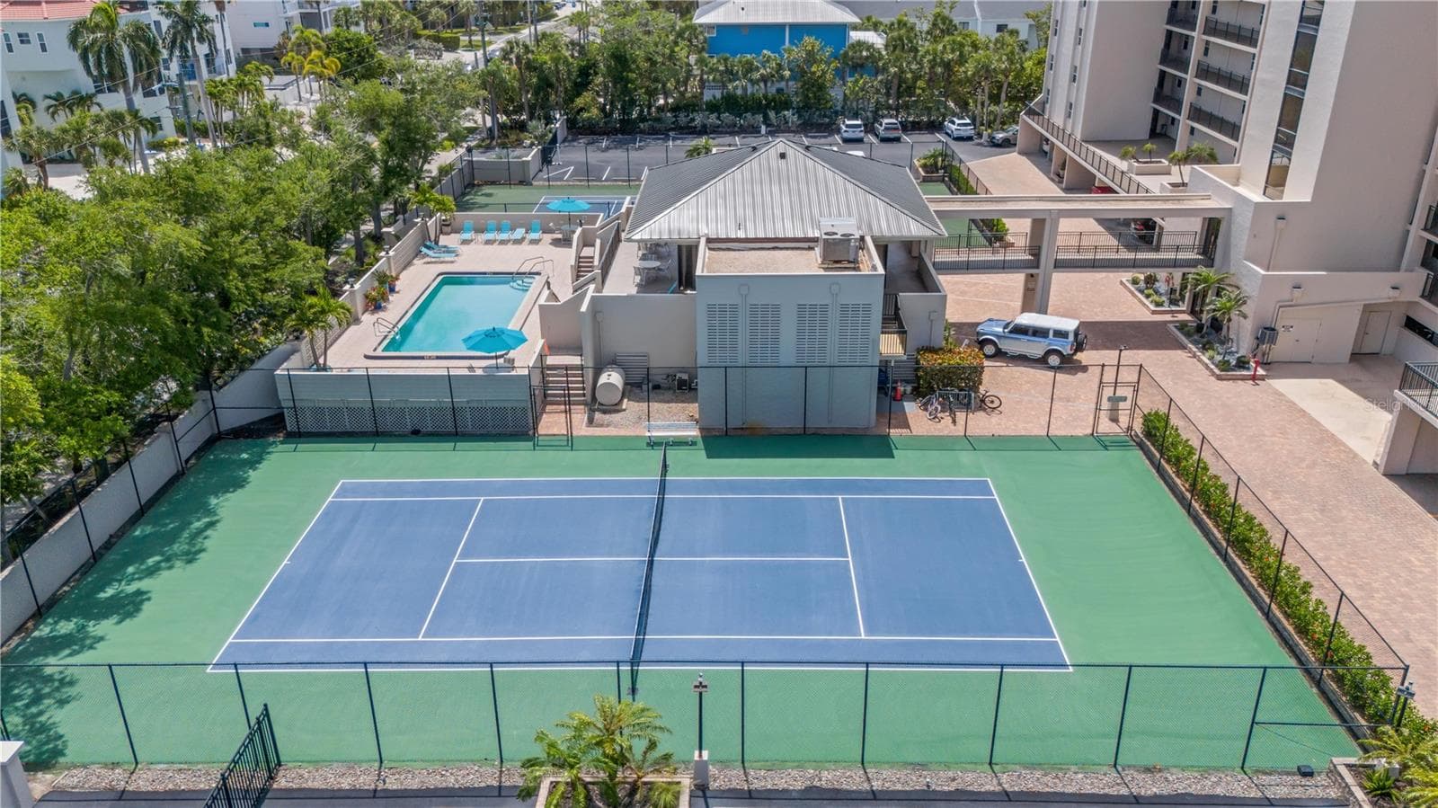 Clubhouse/pool - 420 BEACH RD #507, SARASOTA